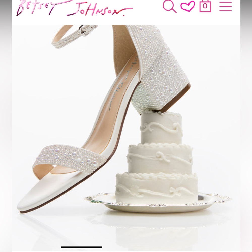 Betsey Johnson MARI IVORY size 9